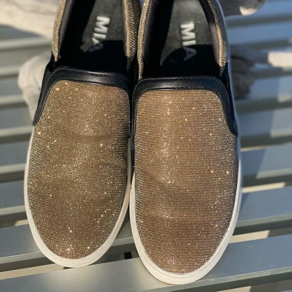 👟MIA SPARKLY GOLD & BLACK LOAFERS in size 7. Excellent Condition! - Picture 2 of 6